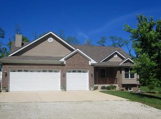 5288 Forest Lake Dr, Villa Ridge, MO 63089