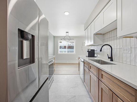 4th image of 821 7th Ave N #1