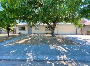 658 W Alameda St, Manteca, CA 95336