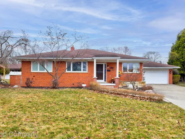 25579 Loch Lomond Dr, Dearborn Heights, MI 48125