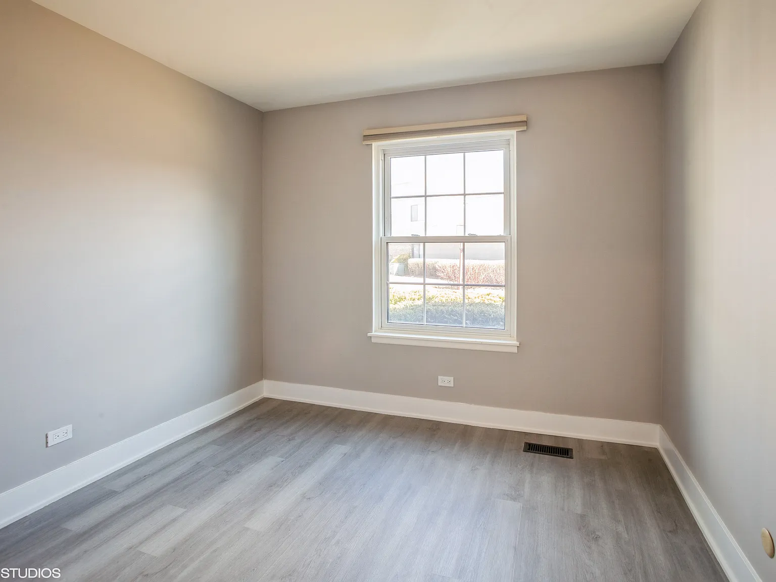 2 bed, 1100 sqft, $2,200 — Photo 4