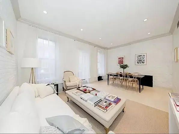 132 East 61st Street image 2 of 10