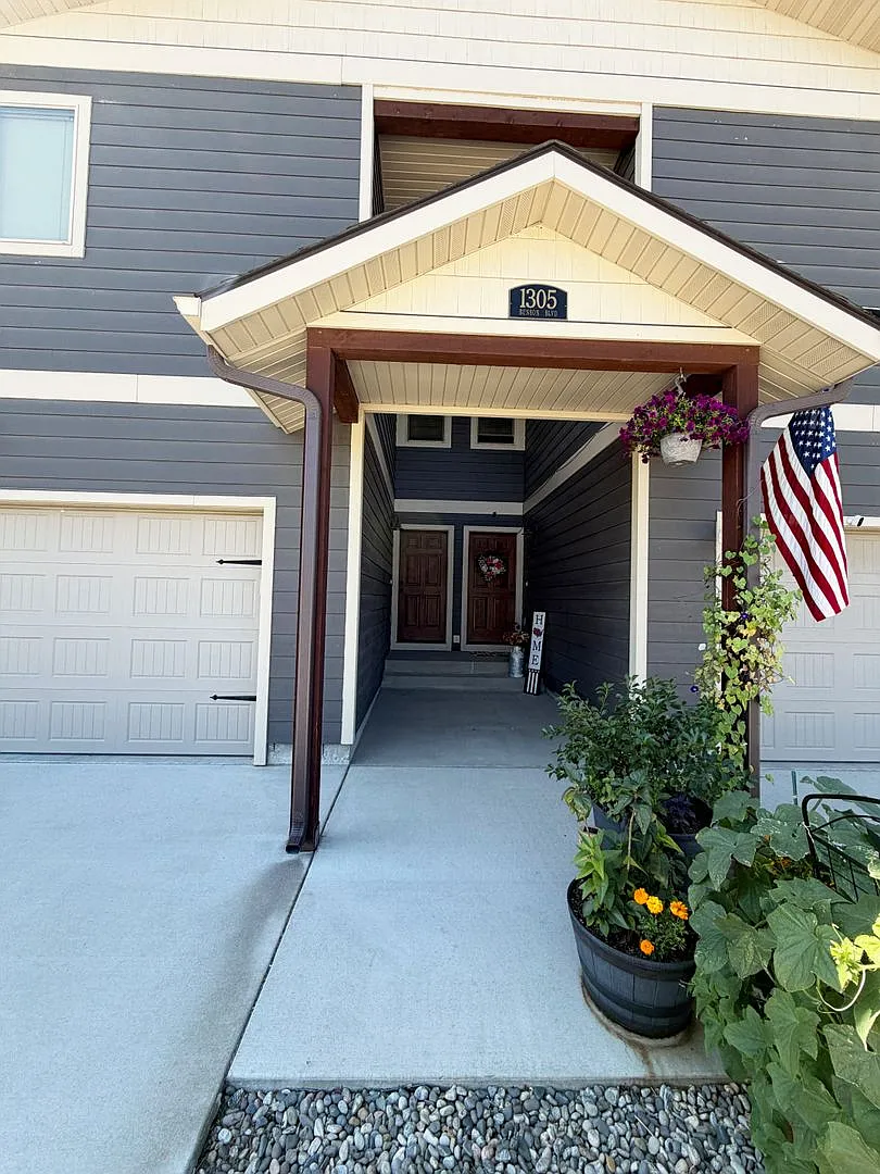 1305 Bunson Blvd — Photo 2