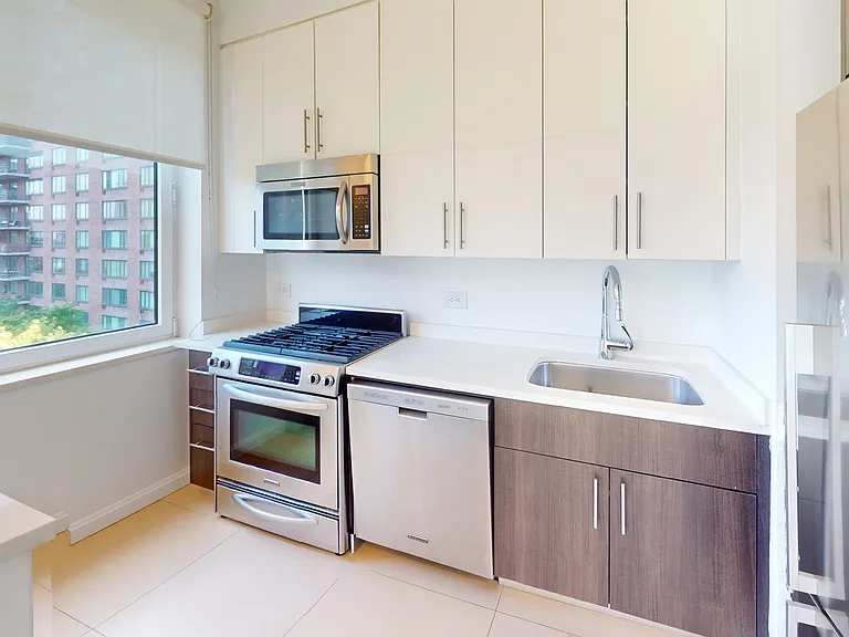 805 Columbus Ave #7B — Photo 1