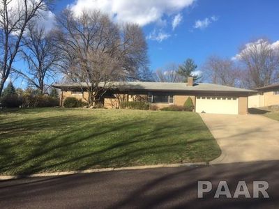 2201 Belmont Dr, Pekin, IL, 61554