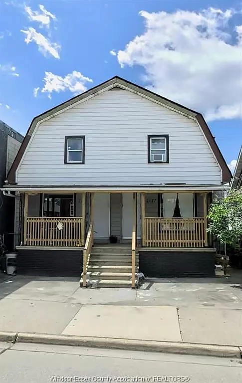 2181 Howard Ave photo 1