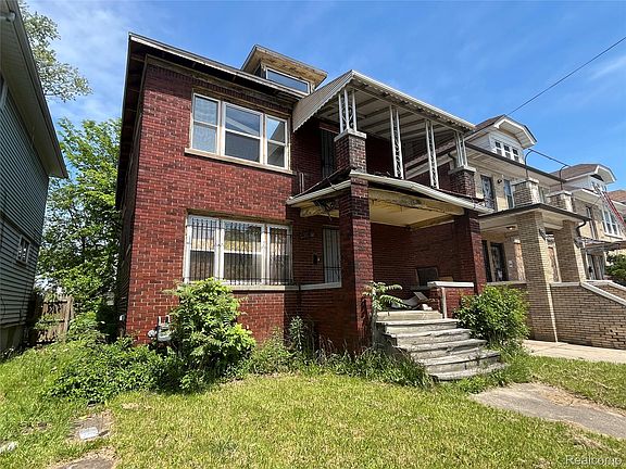 2nd image of 3272 W Euclid St