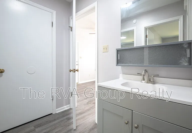3805 Woodlawn St #12 — Photo 22