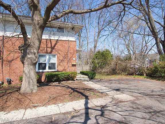 2nd image of 2604 Rochester Rd