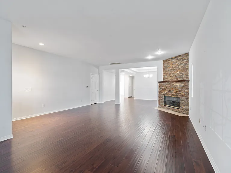 3911 Prospect Ave — Photo 5