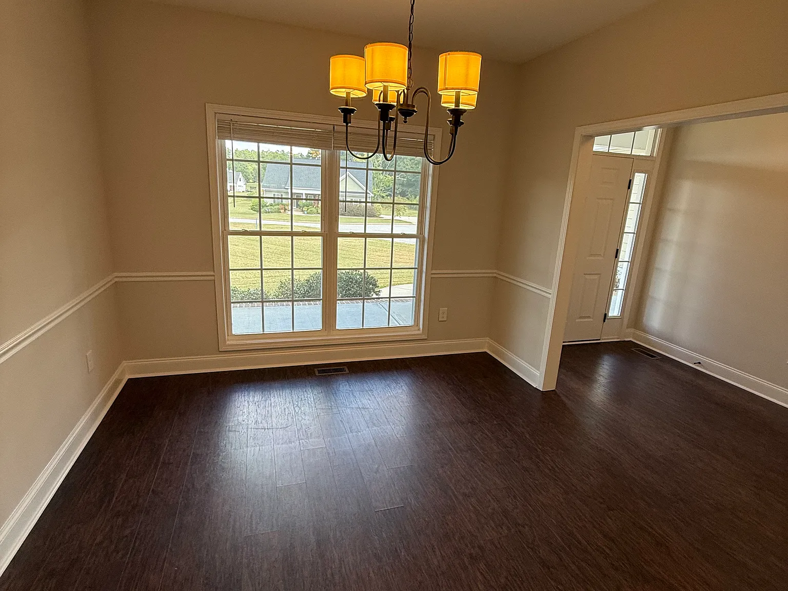 4 bed, 2050 sqft, $2,700 — Photo 3