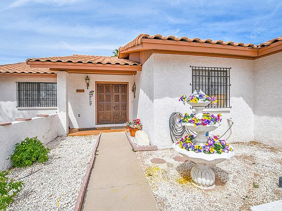 5th image of 102 E Brenda Cir
