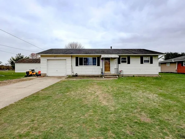 135 Valley Dr NE, Newark, OH 43055