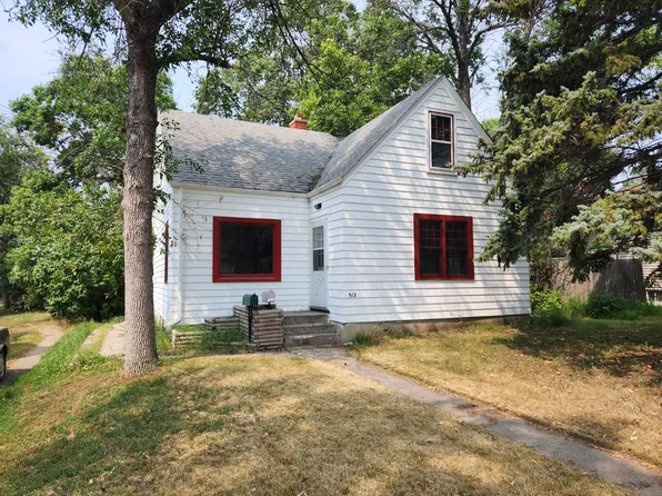 913 2nd St NE #1, Minot, ND 58703