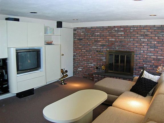 3rd image of 35 Maplewood Dr