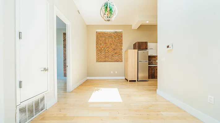 Rented by Nooklyn NYC LLC | media 11