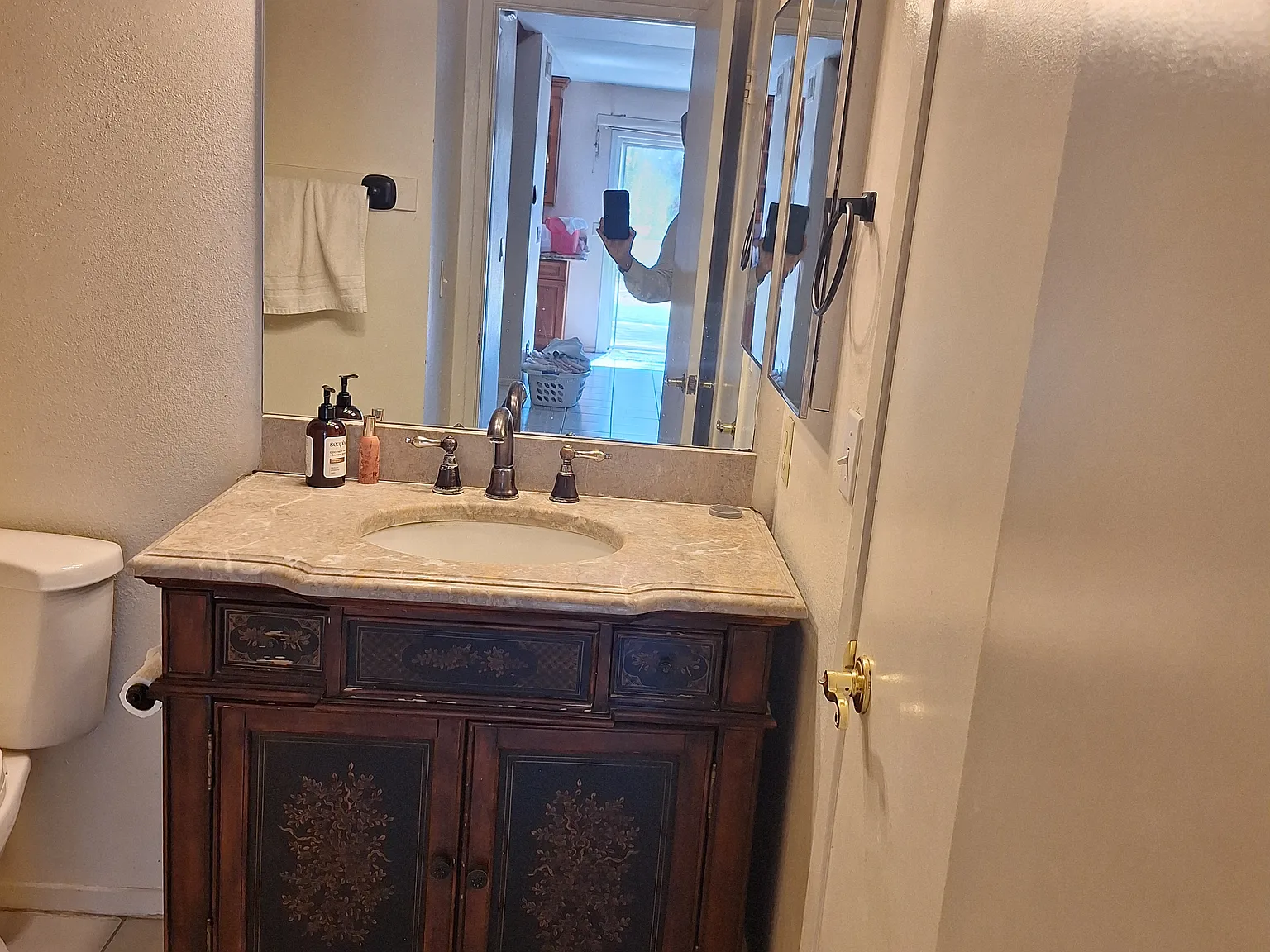 4 bed, 2449 sqft, $4,995 — Photo 4