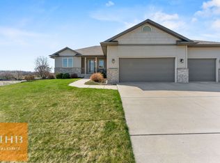 401 Molly Ln, Cottage Grove, WI 53527