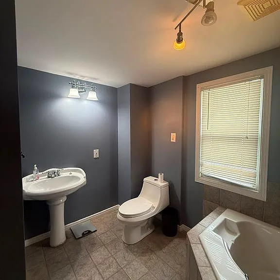 1058 Moy Ave — Photo 18