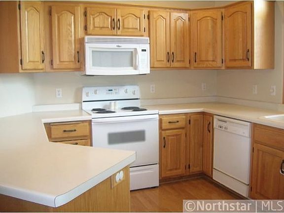 4th image of 1032 Goldfinch Dr