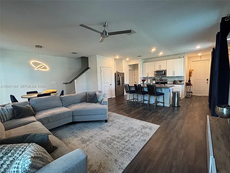6359 Sailpointe Ln — Photo 2