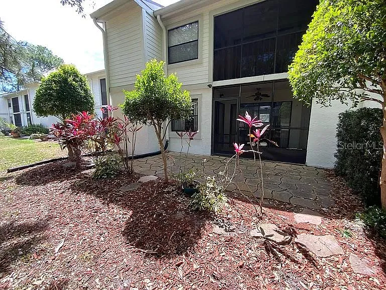 109 Meadow Ln — Photo 5