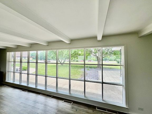 4th image of 4827 N Knoxville Ave