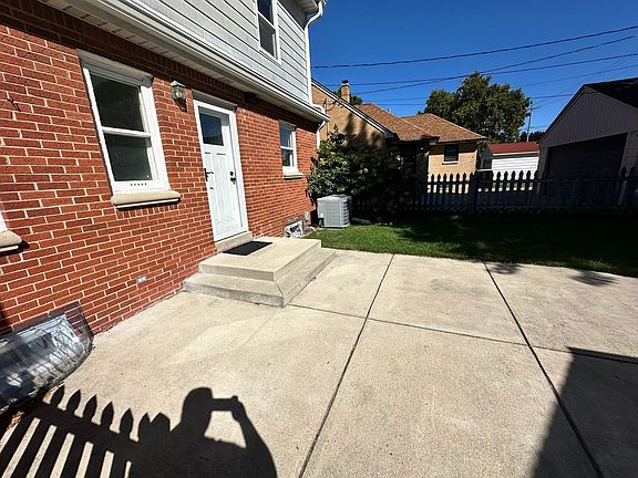 3rd image of 534 N 105th St