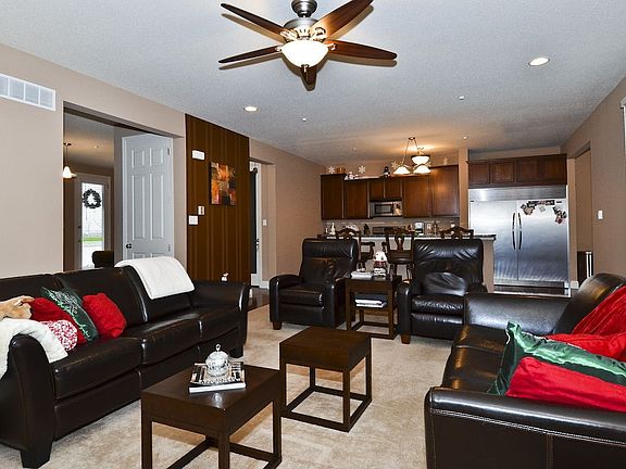 10 ft. ceilings in Family room open to kitchen