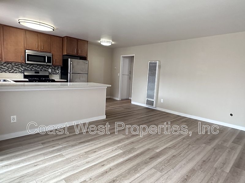 1st image of 1051 Diamond St APT 2