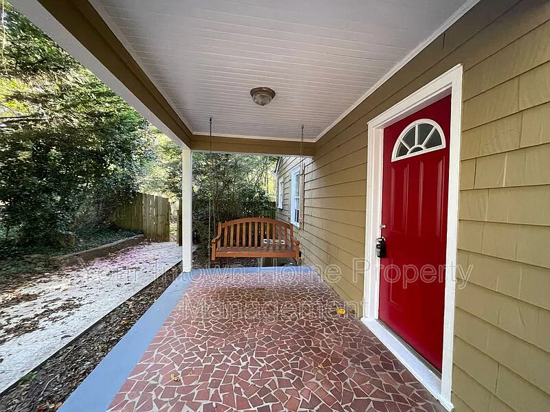 2 bed, 1.0 bath, 1163 sqft, $2,150 — Photo 2