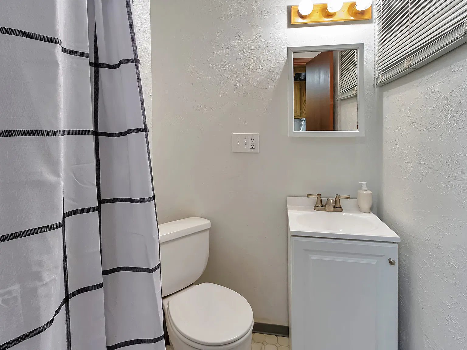 11160 Eaton St — Photo 4