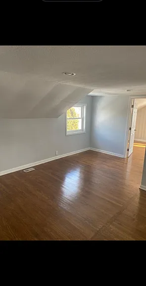437 Saint Claire St #B — Photo 16