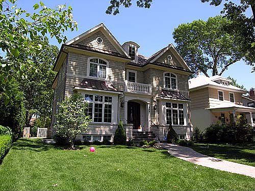 1st image of 826 Park Ave