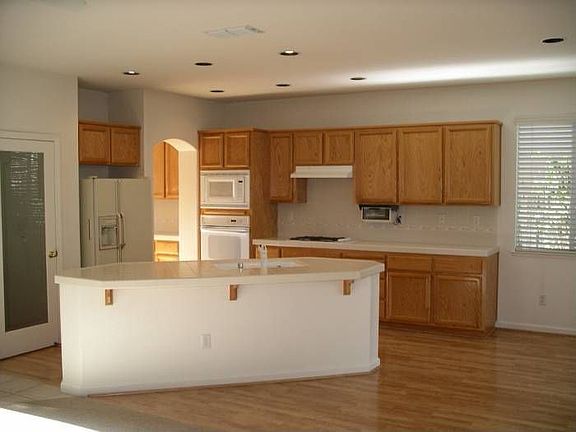 Kitchen W/pantry