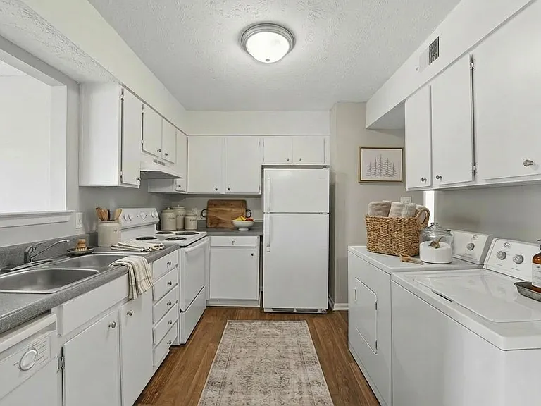 Maplewood Pointe — Photo 19