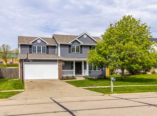 6216 NW 97th St, Johnston, IA 50131