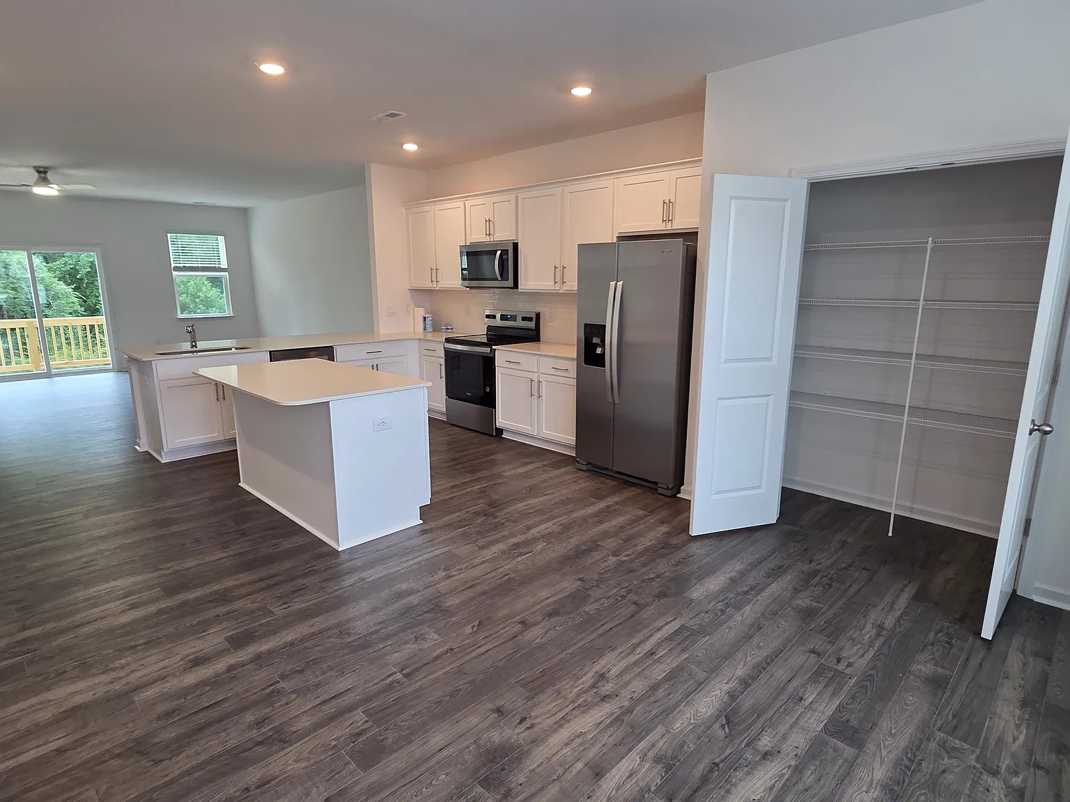 4 bed, 1998 sqft, $2,100 — Photo 4