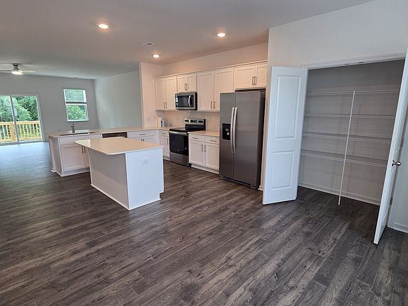 4th image of 803 Lucky Clover Way