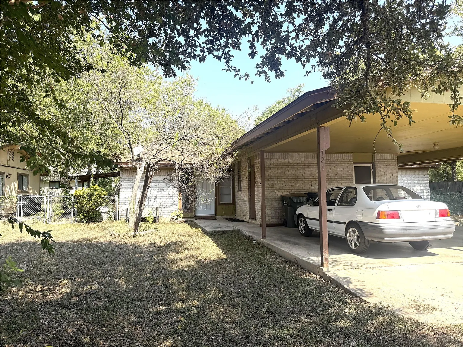 3 bed, 2.0 bath, 742 sqft, $1,400 — Photo 2