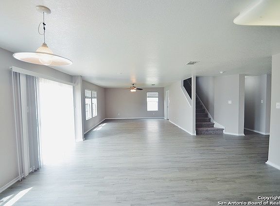 5th image of 331 Spruce Breeze