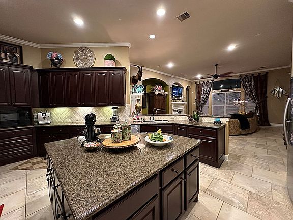 3rd image of 2405 Pebble Lodge Ln
