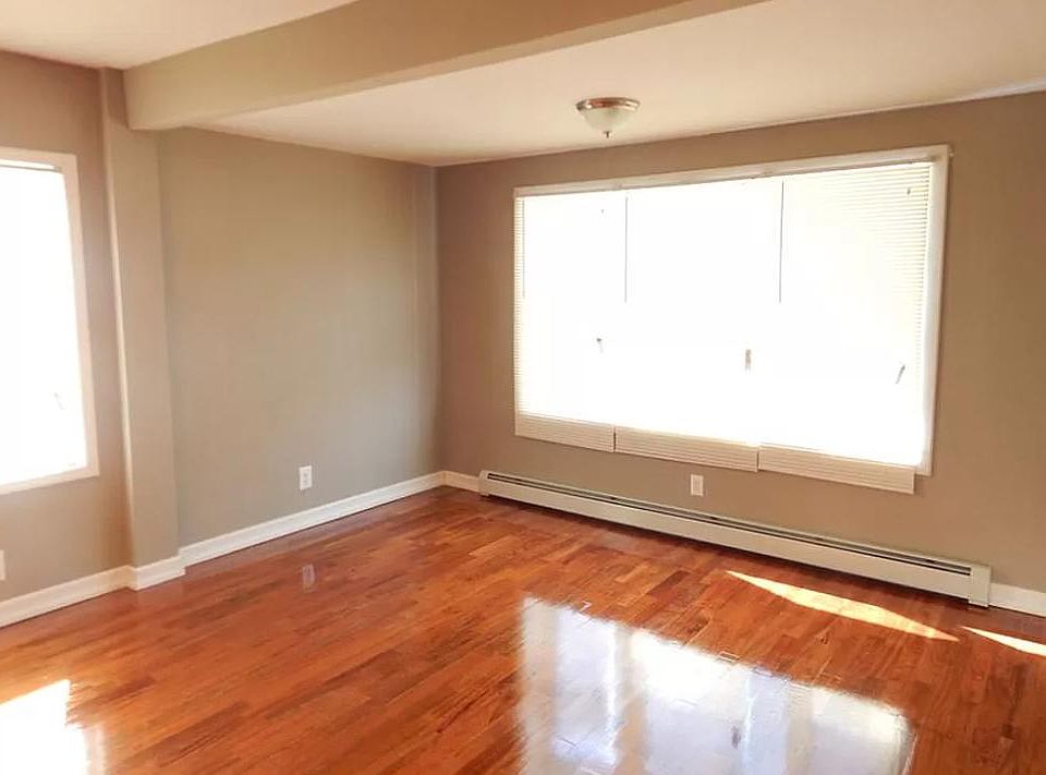 1st image of 10029 205th St