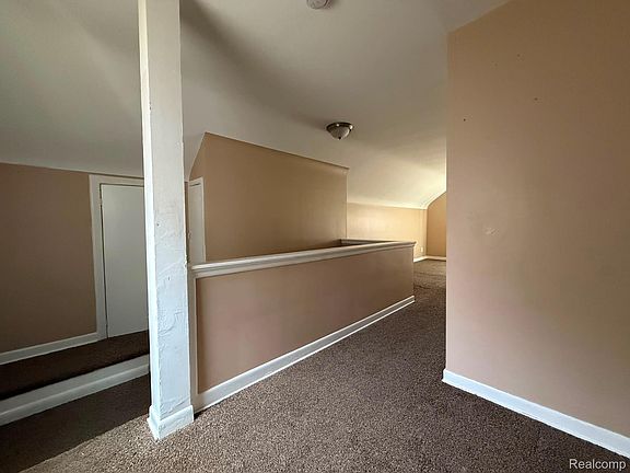 4th image of 19727 Bentler St