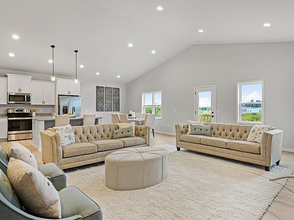 3rd image of 301 Michelle Ln