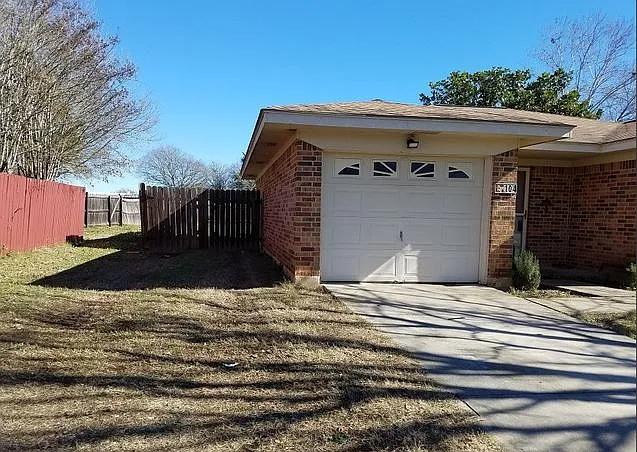 Ultra Quiet Single Family Home Near City Park & RAFB — Photo 4