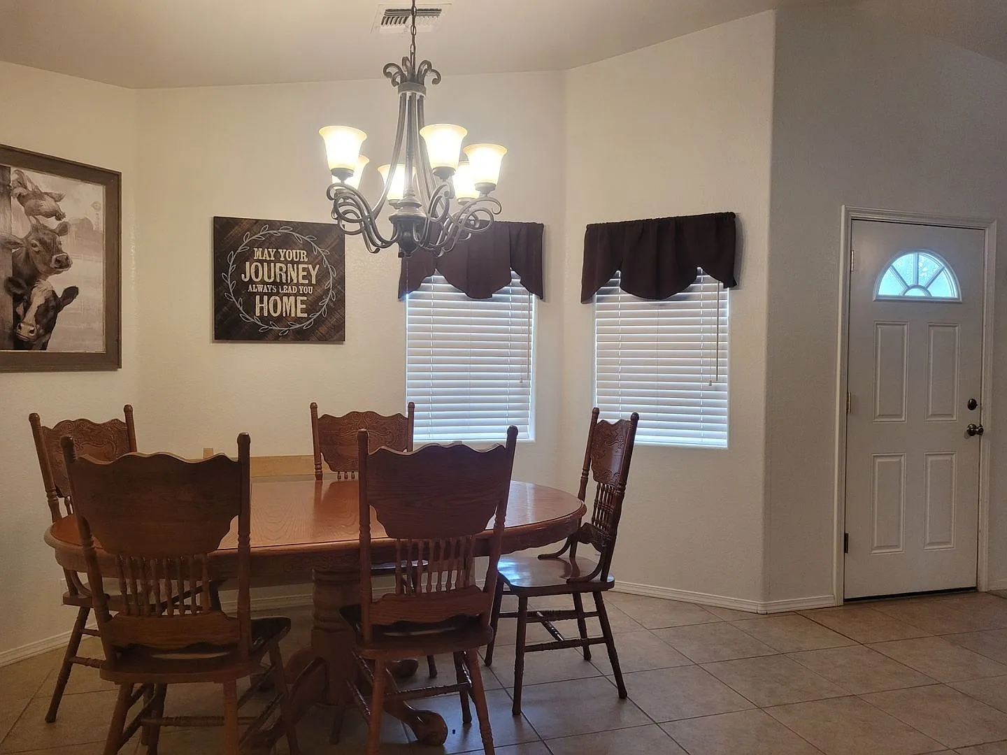 Charming 3-Bedroom Home with Spacious Yard in Rio Lomas — Photo 3