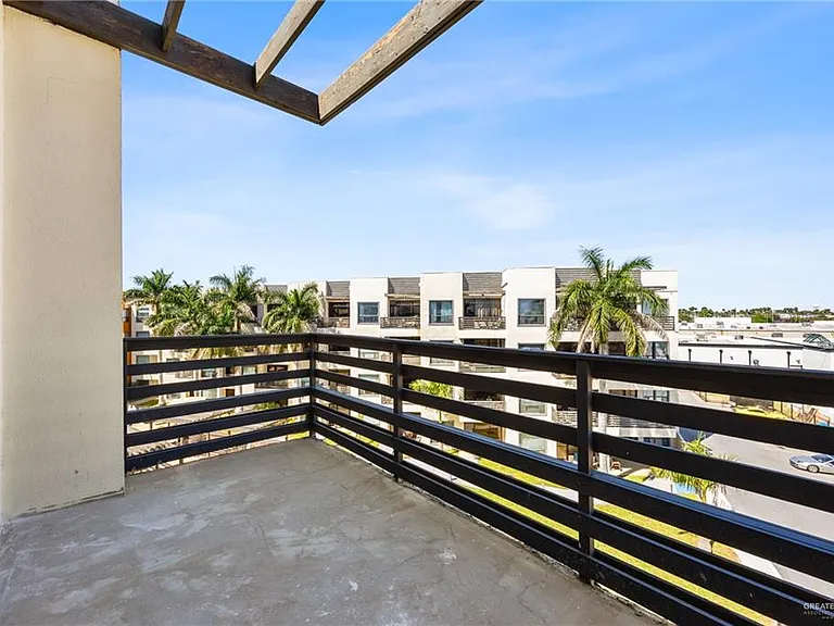 813 Travis St #408 — Photo 17