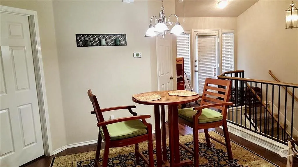 2 bed, 2.0 bath, 1090 sqft, $1,725 — Photo 3