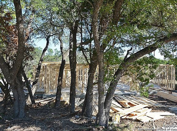 2nd image of 1289 Lavaca